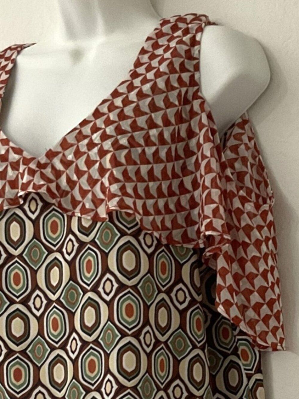 New Cold Shoulder Geometric Ruffle Top  XL - Picture 8 of 11